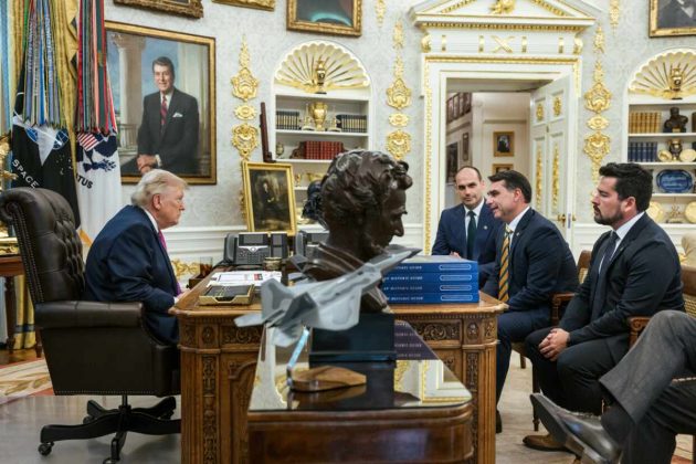 Trump e Fl&aacute;vio Bolsonaro (Divulga&ccedil;&atilde;o/ Trump)