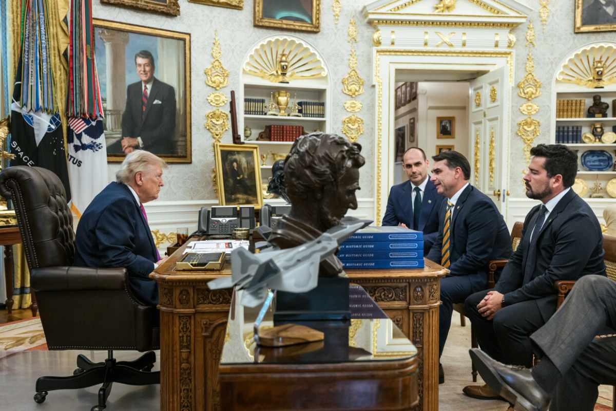 Trump e Flávio Bolsonaro (Divulgação/ Trump)