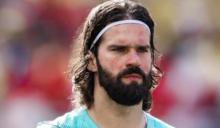 Alisson se junta a Gylmar e Taffarel em feito histórico do Brasil