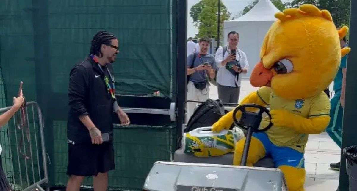 canarinho Canarinho bate o carro (Foto: CazéTV/ Captura de Tela)