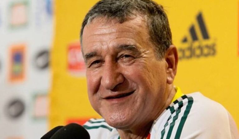 Na UTI, Carlos Alberto Parreira segue respirando com auxílio de aparelhos