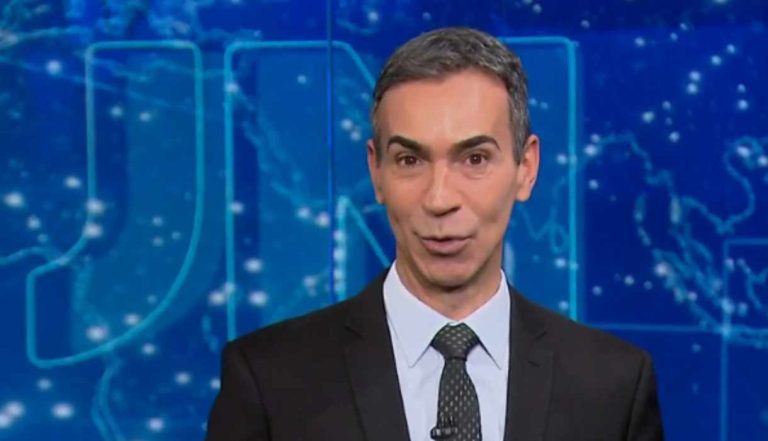 César Tralli interrompe o Jornal Nacional e traz informação urgente ao público