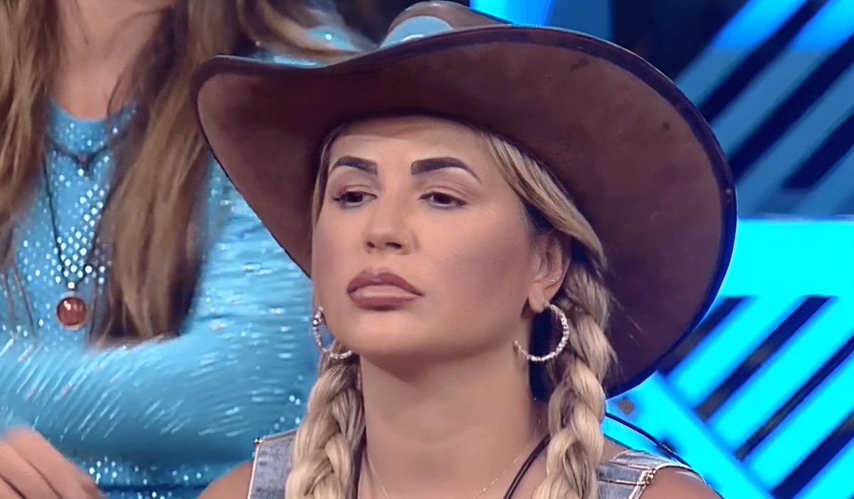 Deolane Bezerra