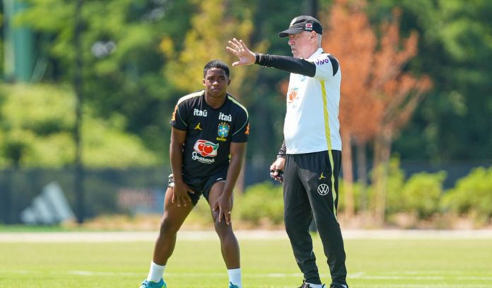 Endrick e Ancelotti pela Seleção Brasileira Endrick e Ancelotti pela Seleção Brasileira - Foto: Rafael Ribeiro/CBF