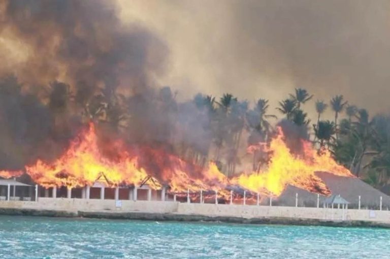 Incêndio destrói resort na República Dominicana
