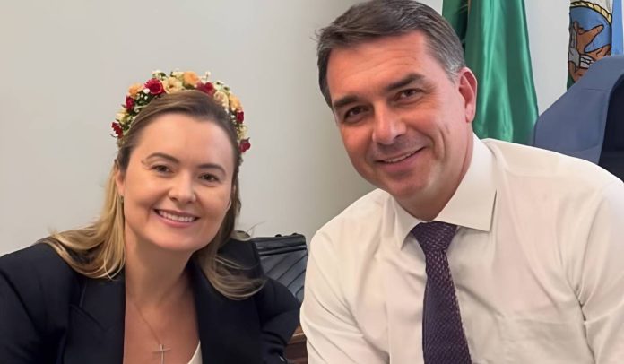 Júlia Zanatta e Flávio Bolsonaro