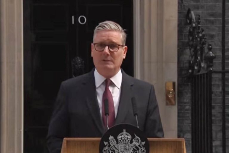 Primeiro-ministro do Reino Unido, Keir Starmer , renuncia cargo