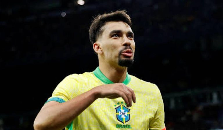 Paquetá mostra demais e volume íntimo chama atenção durante treino do Brasil