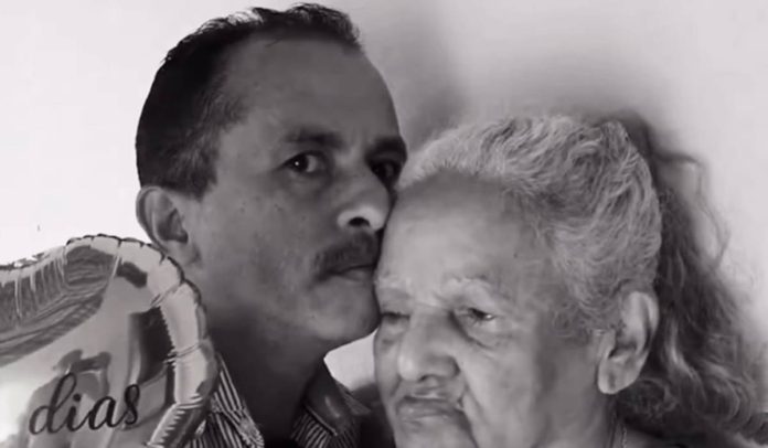 Manoel Gomes Manoel Gomes com a mãe - Foto: Instagram