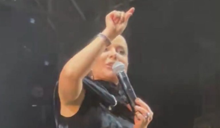 Maraisa se revolta e para show no meio para expulsar fã após atitude inaceitável