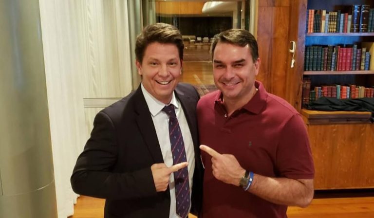 Mario Frias ressurge das cinzas e celebra vitória de Flávio Bolsonaro