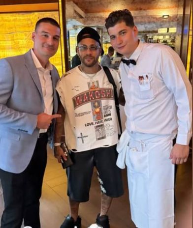 Ney na churrascaria