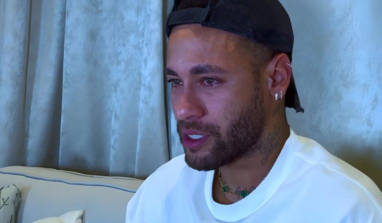 Neymar desabafa sobre críticas: “Fico triste. Não gostam de mim”