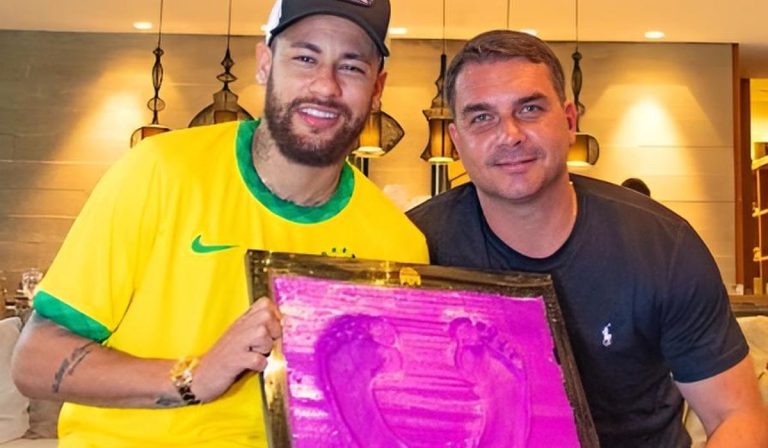 Após fala de Lula, Flávio Bolsonaro chama Neymar de “herói”