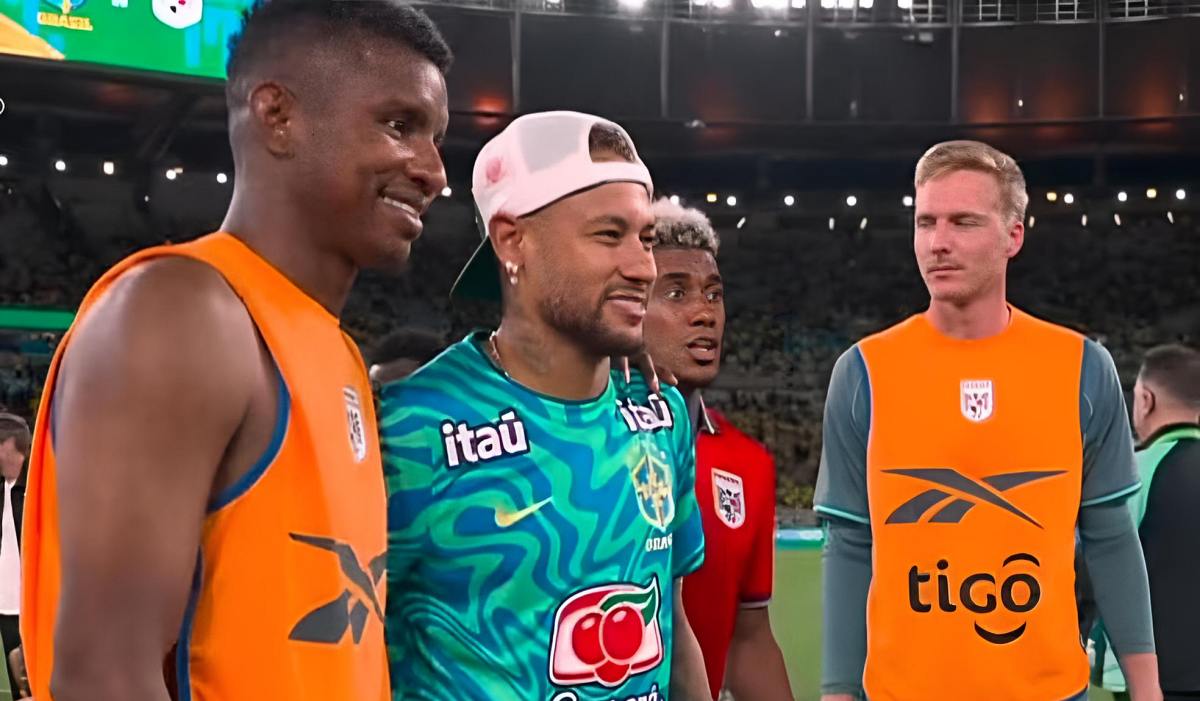 Neymar e jogadores do Panamá