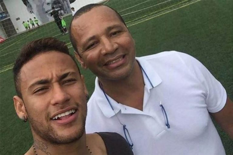 Pai de Neymar se declara para o atleta horas antes do jogo do Brasil contra a Escócia