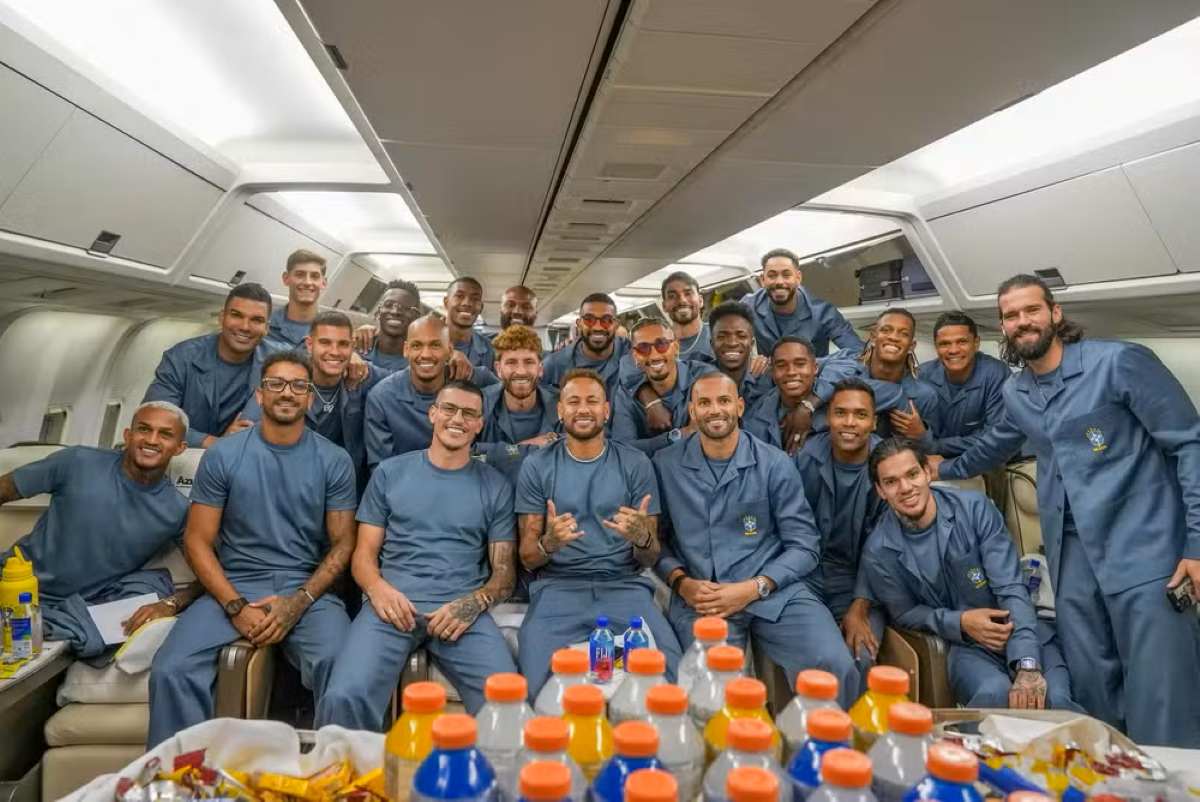 Uniforme da Seleção Brasileira em viagem para Copa do Mundo Foto: Reprodução/Instagram