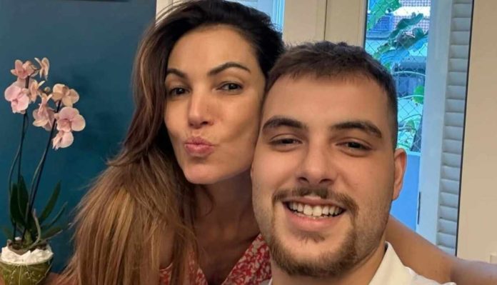 Patrícia Poeta e Felipe Poeta Patrícia Poeta e o filho Felipe Poeta (Reprodução: Instagram)