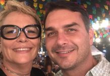 Rogéria, mãe de Flávio Bolsonaro, lamenta saída do filho do Brasil e alega perseguição