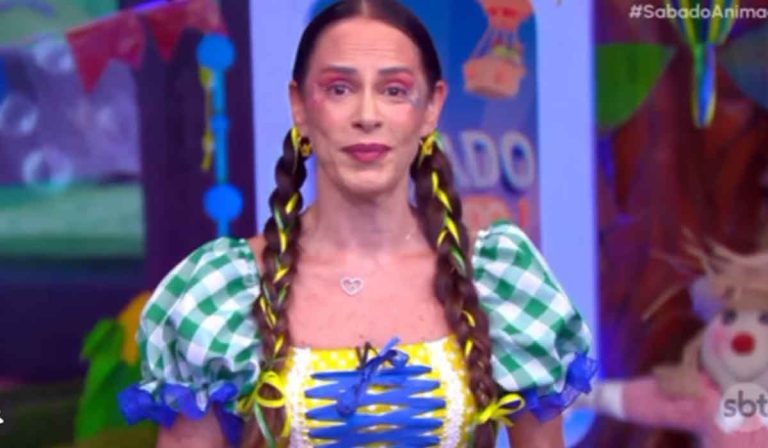 Emocionada, Silvia Abravanel deixa o ‘Sábado Animado’ e se despede do SBT