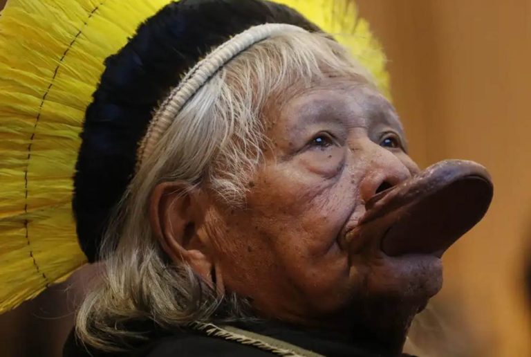 Cacique Raoni descobre câncer aos 94 anos