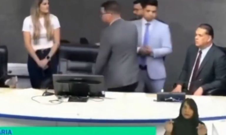 Presidente da Câmara encerra sessão aos palavrões: “Eu quero que todo mundo vá tomar”