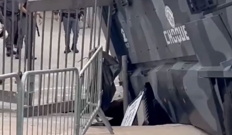 Rampa do Estádio Morumbis desaba com blindado antes de Harry Styles
