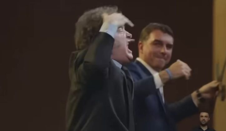 Fl&aacute;vio Bolsonaro e Milei (Foto: Reprodu&ccedil;&atilde;o/Captura de tela/ Youtube Fl&aacute;vio)