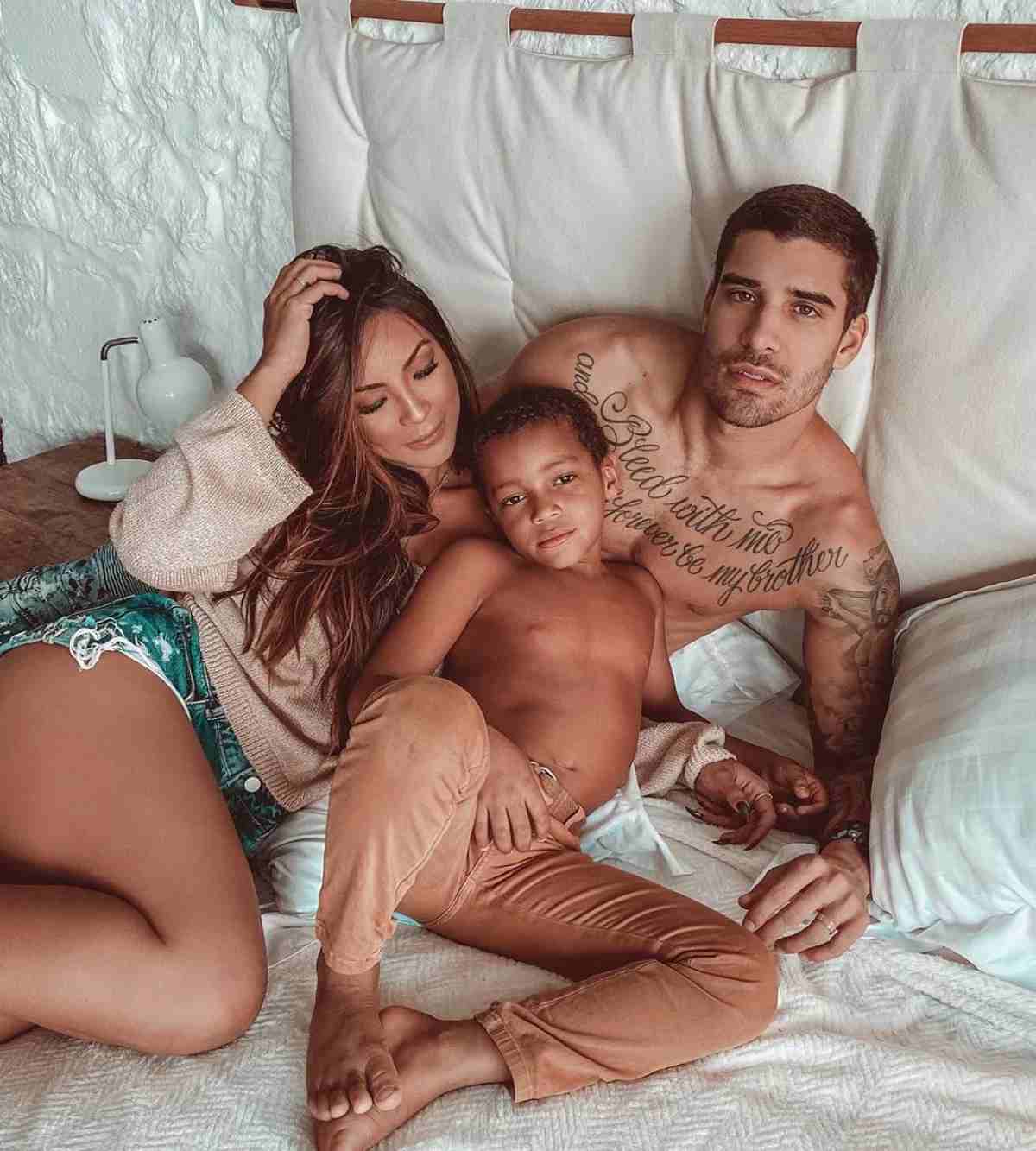 Ex-casal de Carol Nakamura e ex-filho Ex-casal de Carol Nakamura e ex-filho (Reprodução/ Redes)