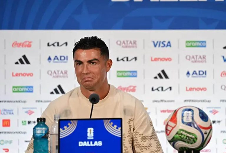 Cristiano Ronaldo provoca jornalista brasileiro em coletiva