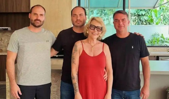 Eduardo, Carlos, Rogéria e Flávio Bolsonaro