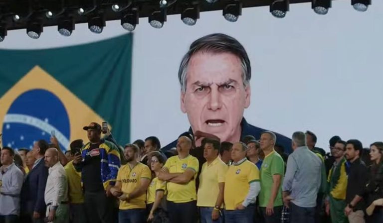 Com uso de IA, Jair Bolsonaro faz discurso e lança Flávio candidato a presidência do Brasil