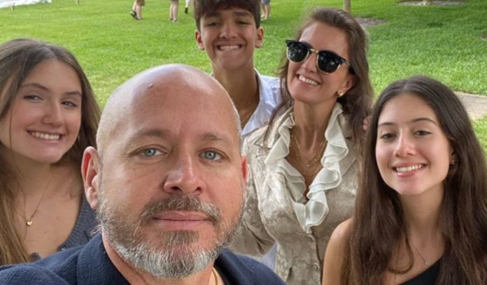 Marcelo Rodrigues com Jussara e os filhos Duda, Victória e Marcelinho