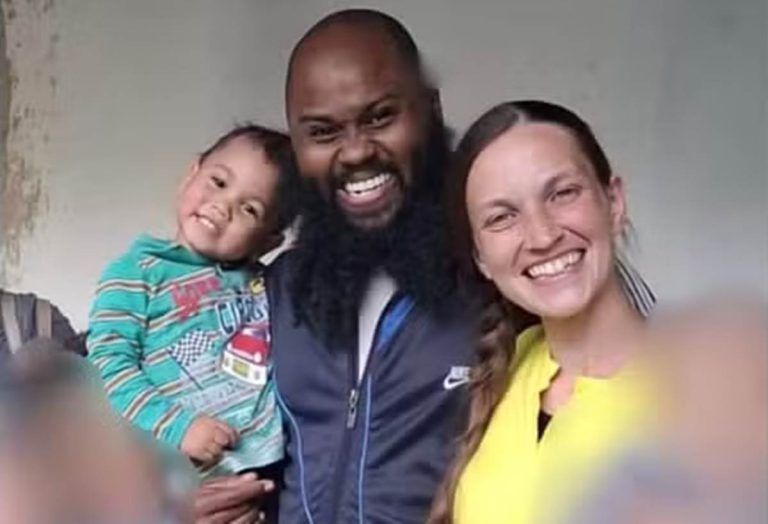 Mãe de criança morta após ser espancado pelo pai também é presa