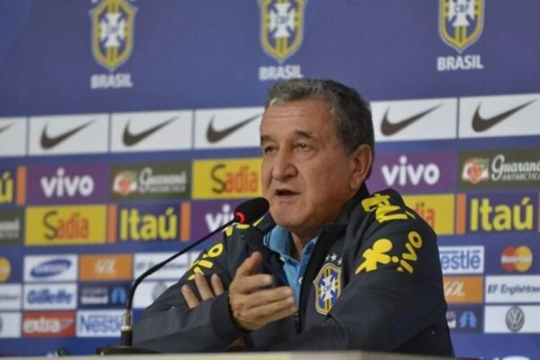 Parreira recebe alta da UTI depois de um mês internado