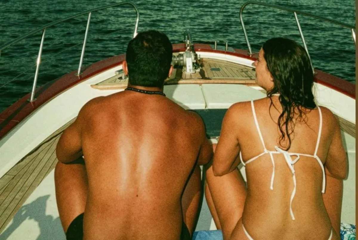 Xamã em foto romântica com Sophie Charlotte Instagram / Xamã