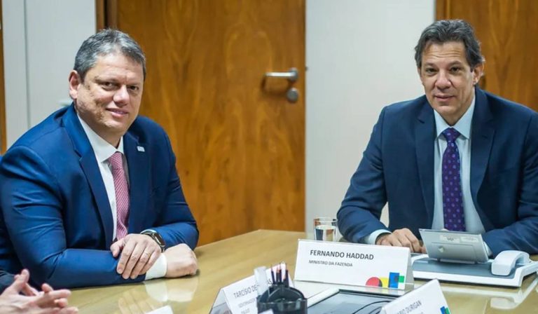 Tarcísio de Freitas esmaga Haddad e abre 15 pontos de vantagem em São Paulo, diz pesquisa