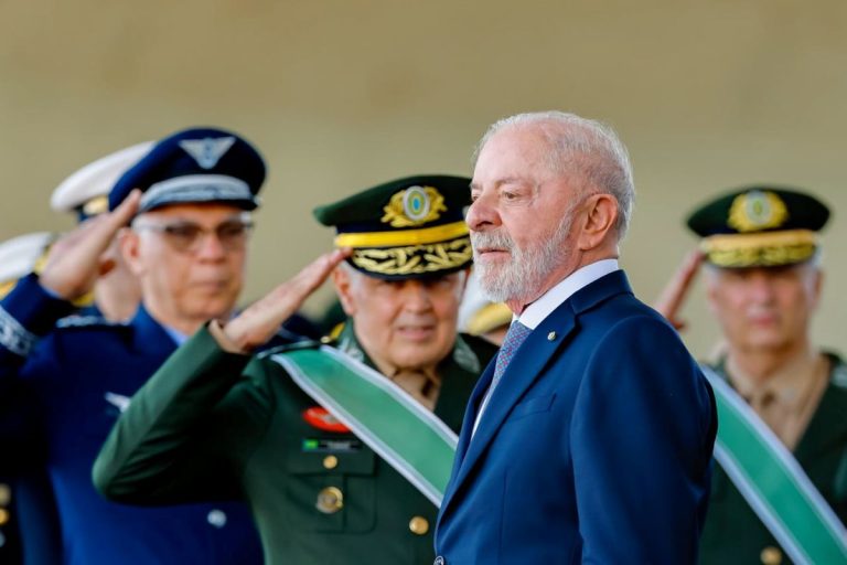 Comandante do Exército Brasileiro exalta o que Governo Lula fez: “Servir o país com honra”