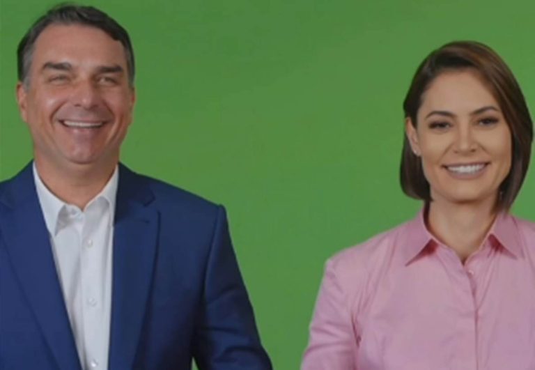 Michelle publica primeiro vídeo ao lado de Flávio Bolsonaro após crise com enteado