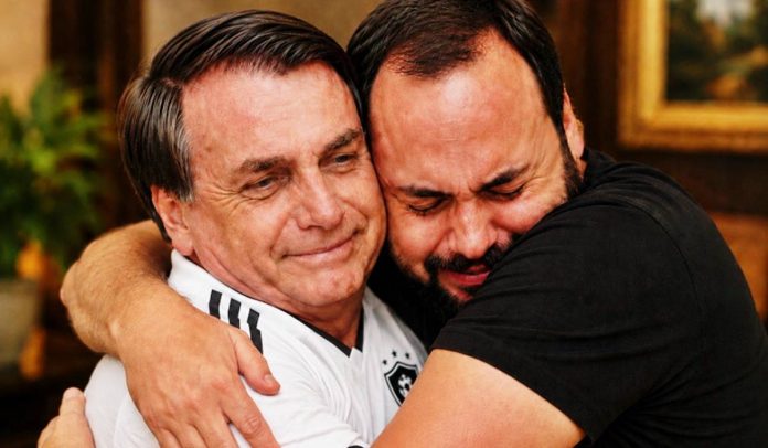 Jair e Carlos Bolsonaro Jair e Carlos Bolsonaro