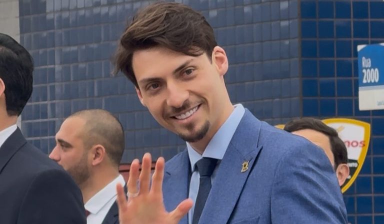 Jair Renan deixa orientação sexual fora do registro no TSE