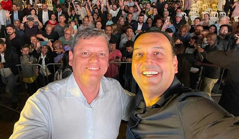 Vice de Tarcísio é condenado por associar PT ao narcotráfico