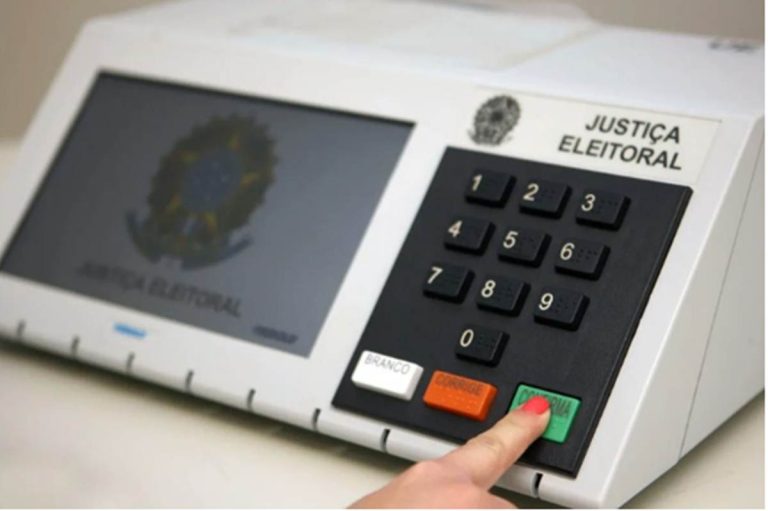 Temporada de debates das eleições 2026 inicia neste domingo