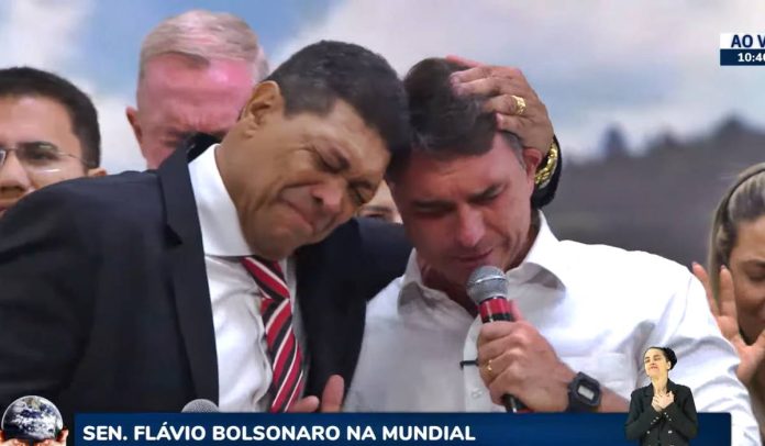 Valdemiro Santiago e Flávio Bolsonaro Valdemiro Santiago e Flávio Bolsonaro