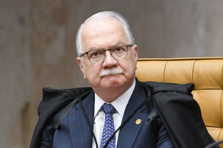 Fachin ordena que Mendonça tire o sigilo completo do Master em 24h