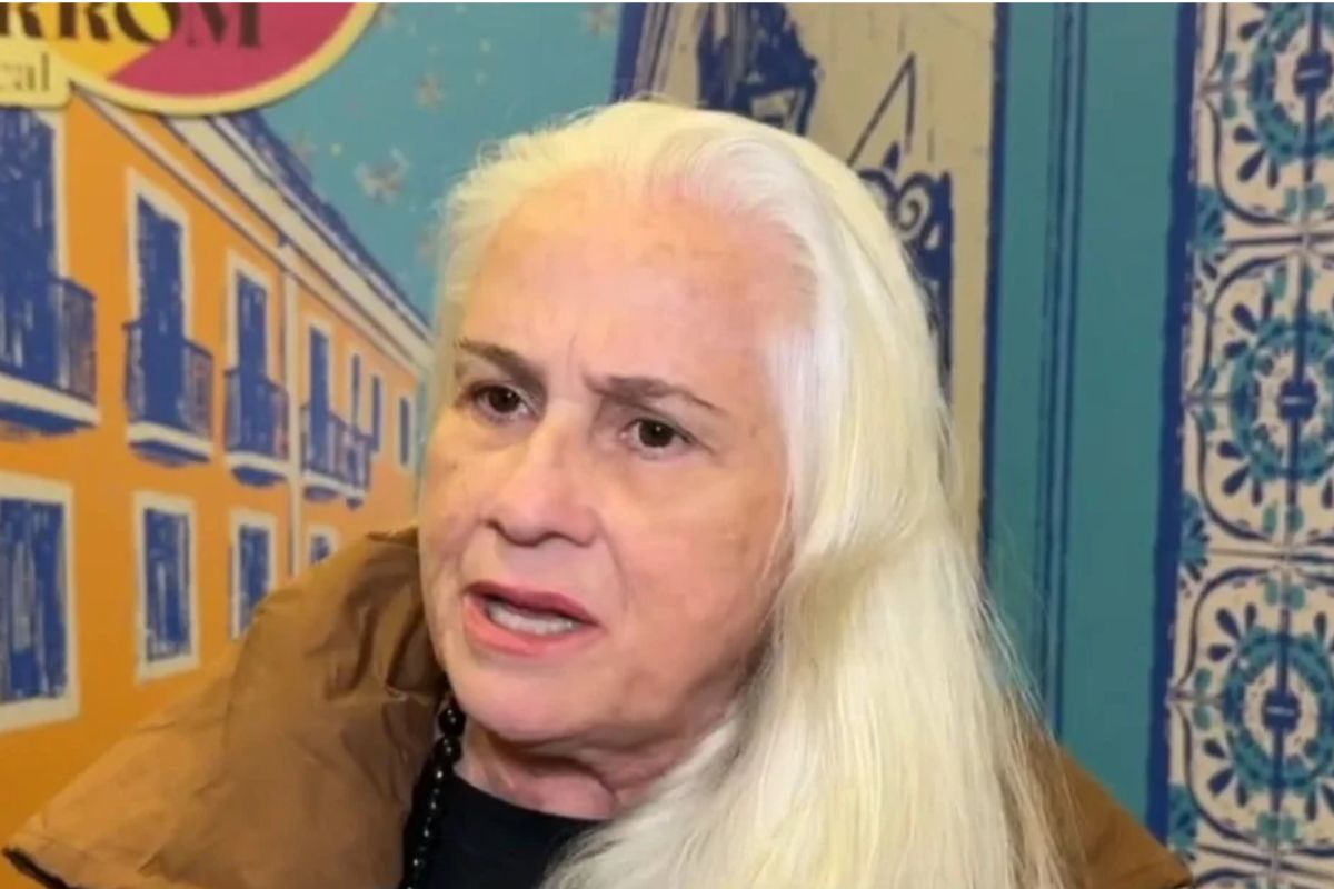 A atriz Vera Holtz em entrevista ao TV Fama - Foto: RedeTV!