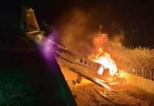 Avião com cantor Rey Vaqueiro pega fogo