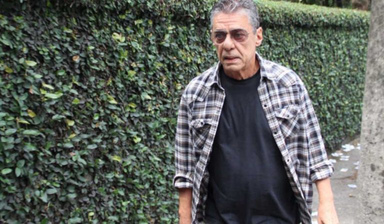 Chico Buarque aciona polícia pós ser ameaçado de morte: “Desgraçado”
