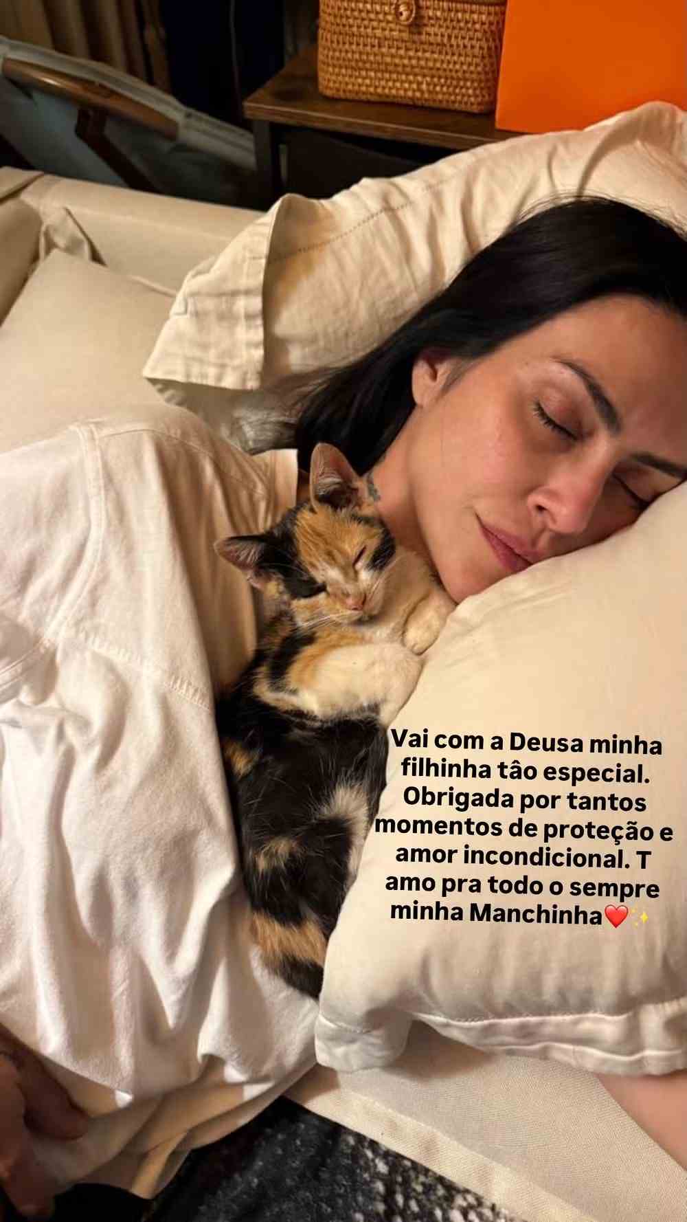 Cleo Pires e gata