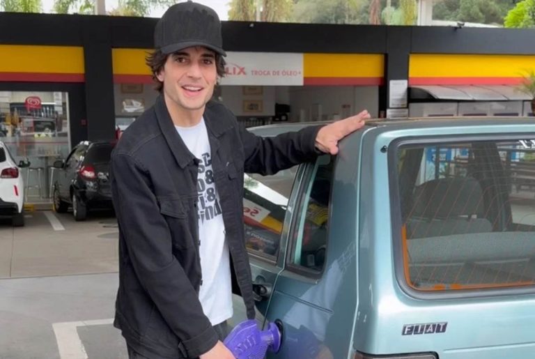 Após vender terceiro carro, Fiuk  promete entregar pessoalmente
